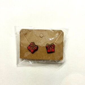 NWT Red and Brown Wooden Present Earrings